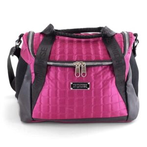 UNIQHORSE Helmtasche Berry, hochwertiges Accessoire für Reiter mit extra großen Schutz für den Helm und tierfreundlichen Materialien.