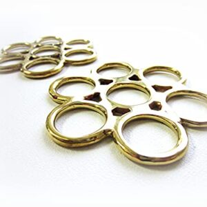 Eleganter Zaum für Pferde, Gold-Messing-Farbe, gebissloser Zaum mit klassischem Design.