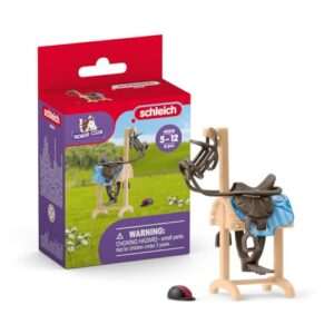 Pferde Zubehör Set mit Holzpferd, Helm, Sattel & Zaumzeug für Kinder ab 5 Jahren - SCHLEICH Horse Club Accessoires