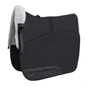 Klassische Schabracke für Dressur und Reitsport mit grünem Stoff und Lammfell im Sattelbereich