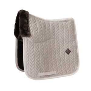 Kentucky Skin Friendly Schabracke Velvet Dressur beige für Reiter, bequem und atmungsaktiv, widerstandsfähig gegen Läuse und Ungezieher
