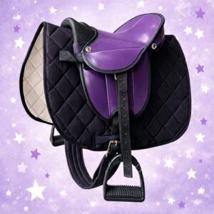 Sattel für Shetty Pony Holzpferd mit Satteldecke, Sattelgurt, Steigbügel & Steigbügelriemen - Lila