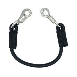 Elastische Anbindekette mit Panikhaken und Bull snap für sichereren Pferdetransport im Reitsport, geeignet für Boxen und Ställe.