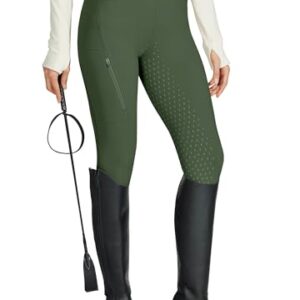 Dame reitet mit WILLIT Reitleggings, einer hochwertigen Reithose mit Silikon-Vollsitz und Reißverschlusstasche, für sichere und bequeme Sitzposition.